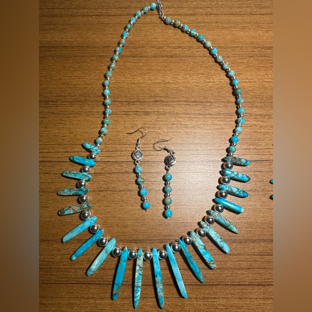 Elegant Turquoise Beaded Necklace and Earring Set
